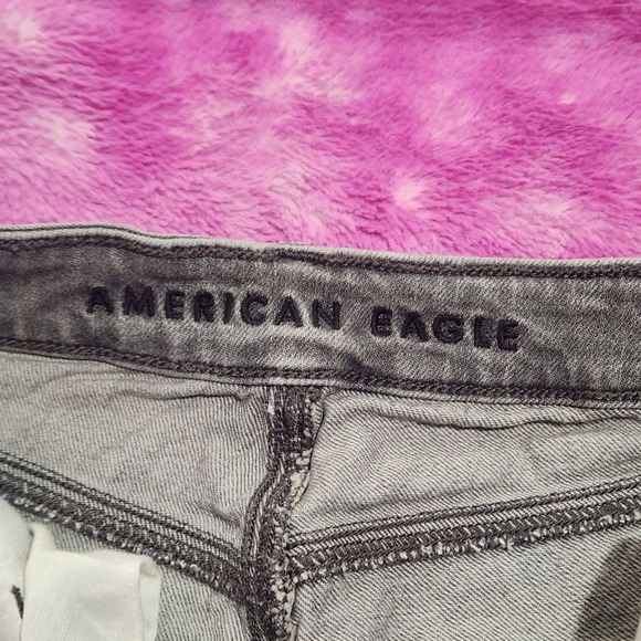 American Eagle Jeans Women's Size 2 High Rise Mom Jean Gray Distressed Raw Hem - Picture 4 of 13